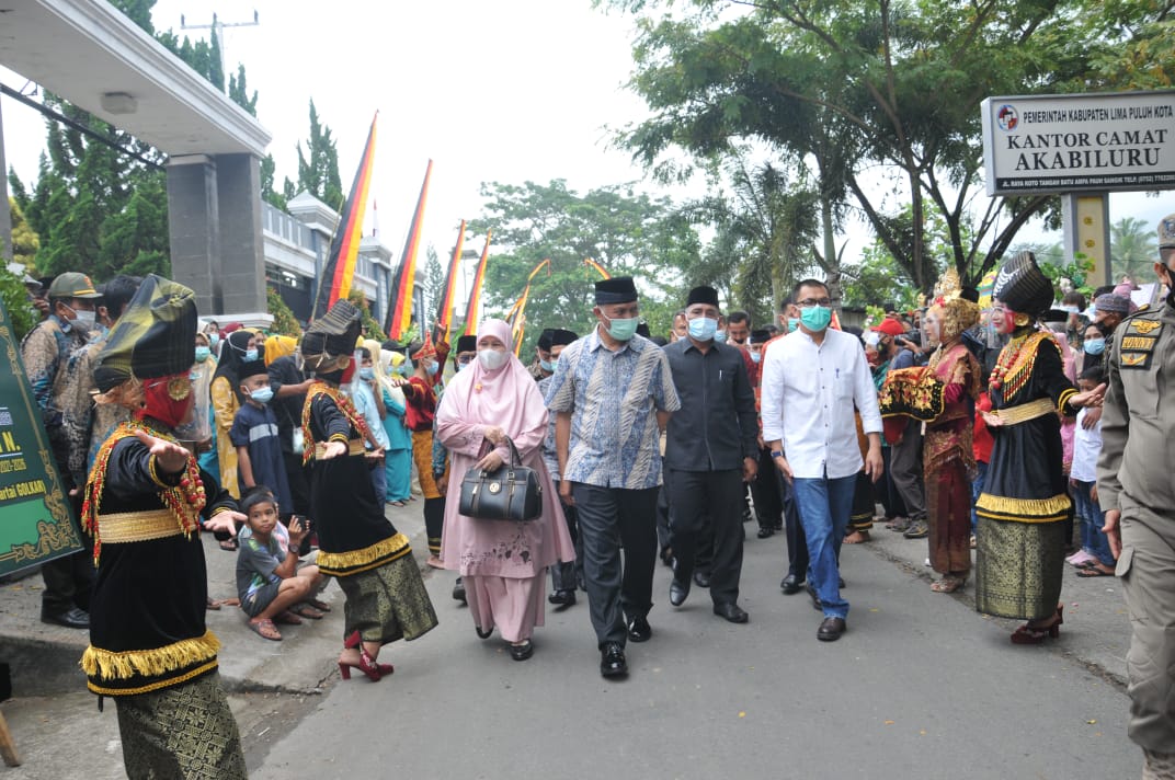 Nagari Akabiluru Syukuran, Gubernur Mahyeldi dan Istri Disambut Meriah